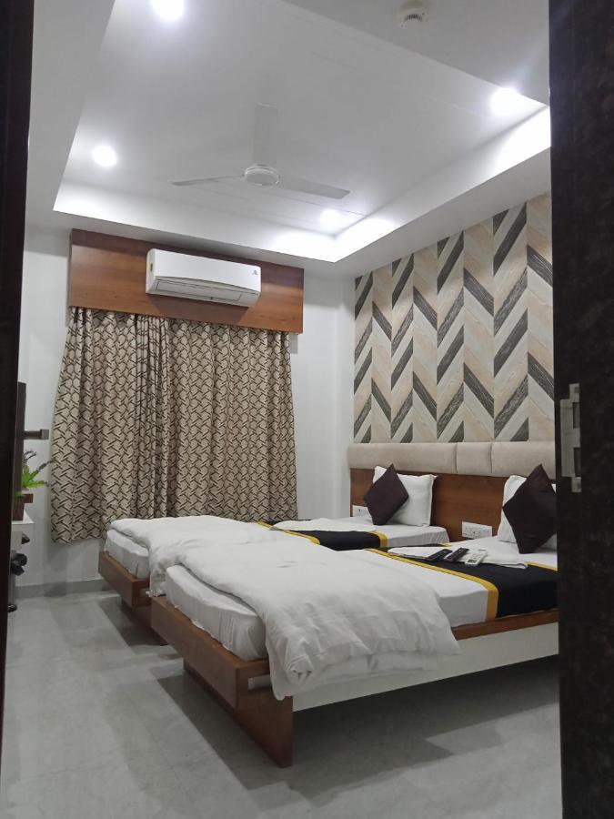Hotel Fun City Navsari Luaran gambar