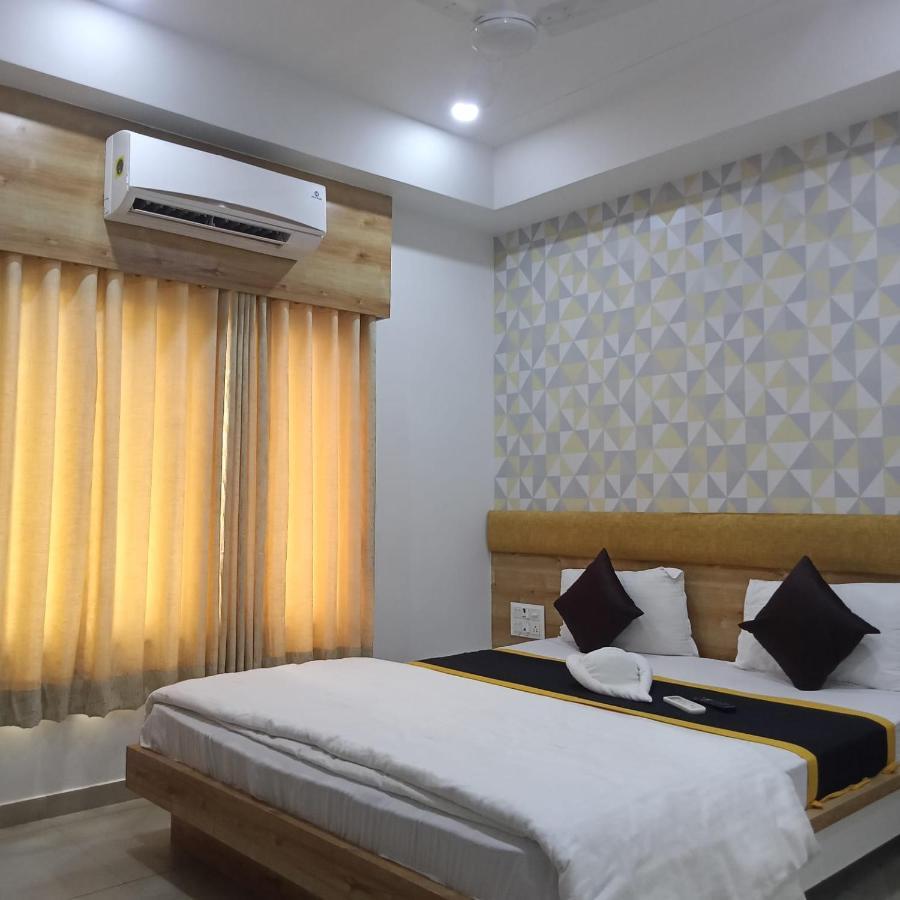 Hotel Fun City Navsari Luaran gambar