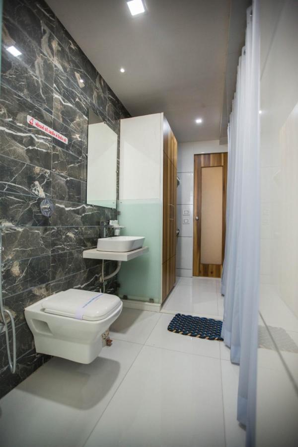 Hotel Fun City Navsari Luaran gambar
