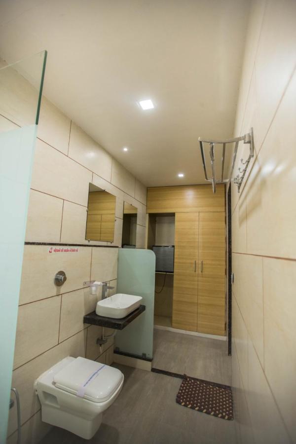 Hotel Fun City Navsari Luaran gambar