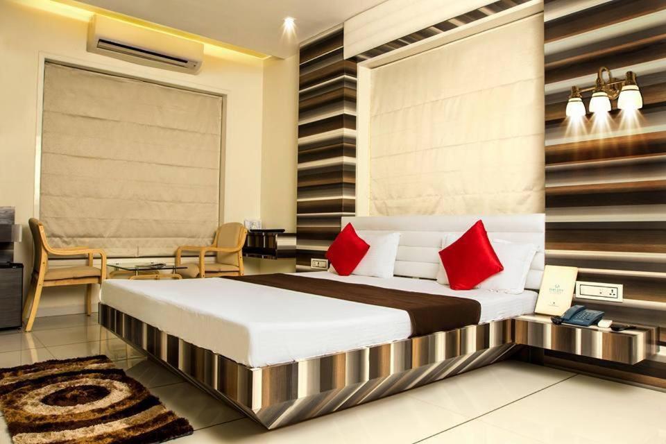 Hotel Fun City Navsari Luaran gambar