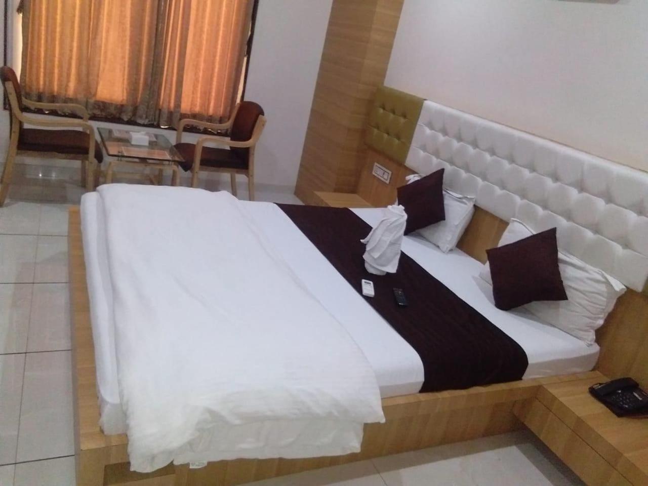 Hotel Fun City Navsari Luaran gambar