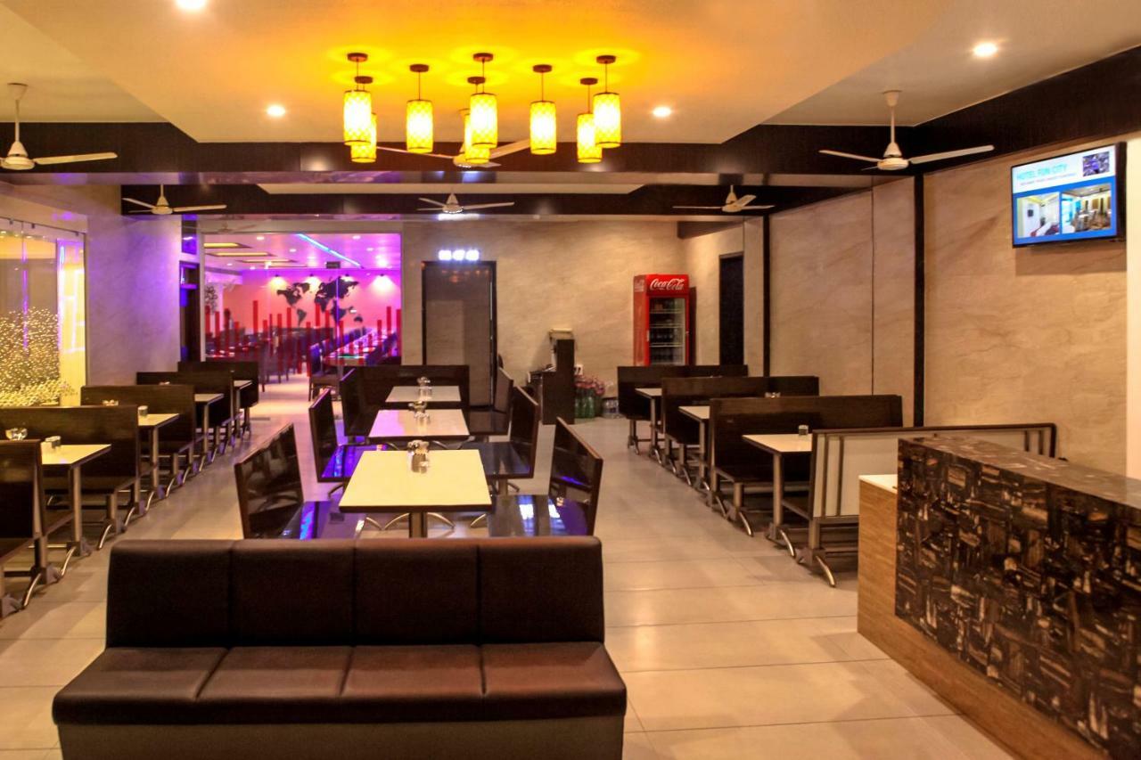 Hotel Fun City Navsari Luaran gambar