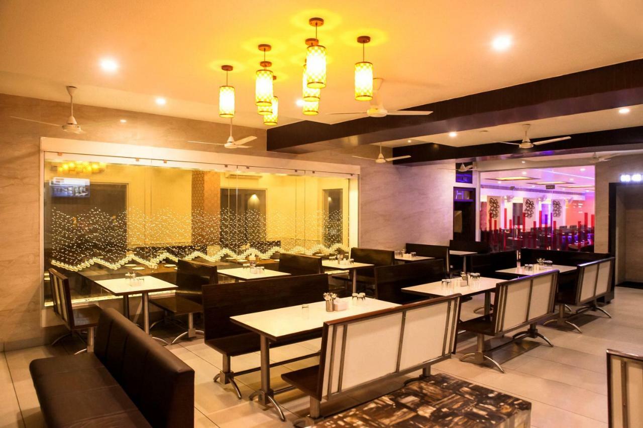 Hotel Fun City Navsari Luaran gambar
