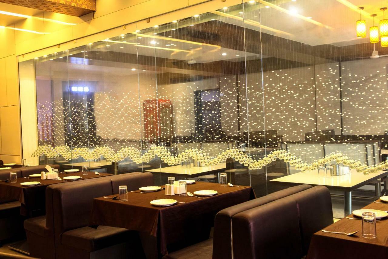 Hotel Fun City Navsari Luaran gambar