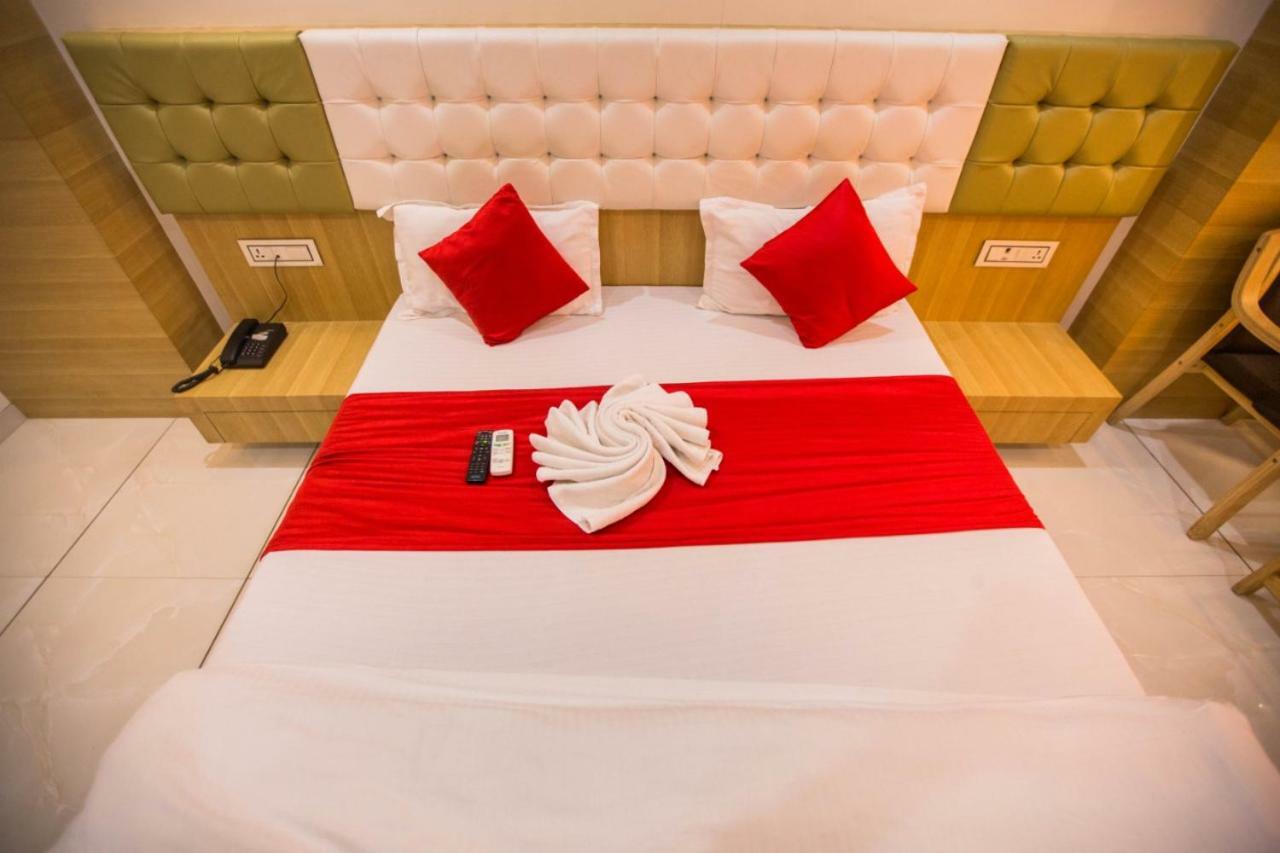 Hotel Fun City Navsari Luaran gambar