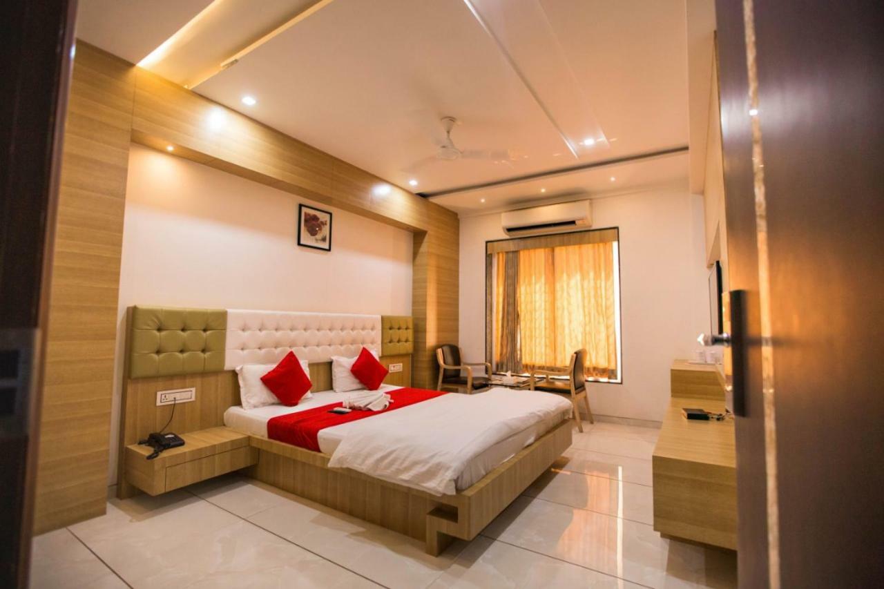 Hotel Fun City Navsari Luaran gambar