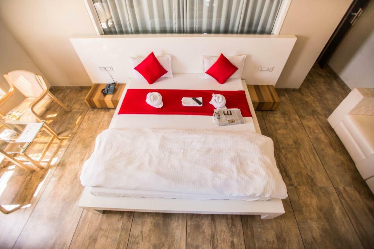 Hotel Fun City Navsari Luaran gambar