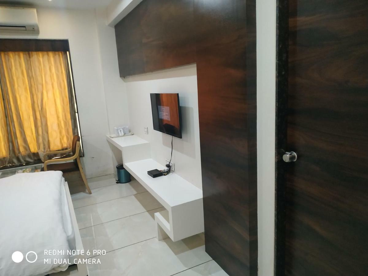 Hotel Fun City Navsari Luaran gambar
