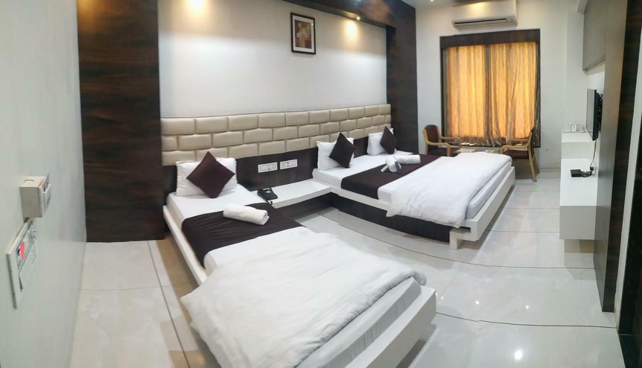 Hotel Fun City Navsari Luaran gambar