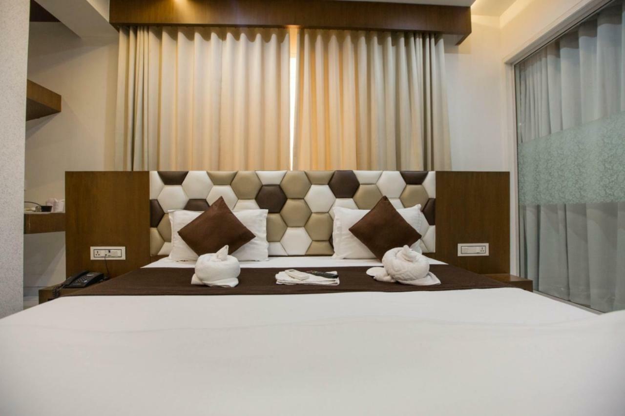 Hotel Fun City Navsari Luaran gambar